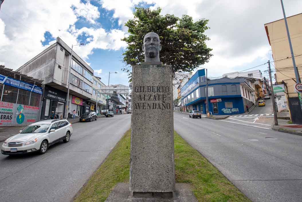 Busto Gilberto Alzate